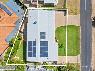 6 Coolwaters Esplanade, Kinka Beach