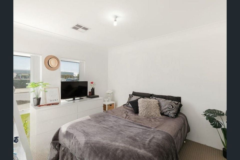 24 Nyilla Approach, Baldivis