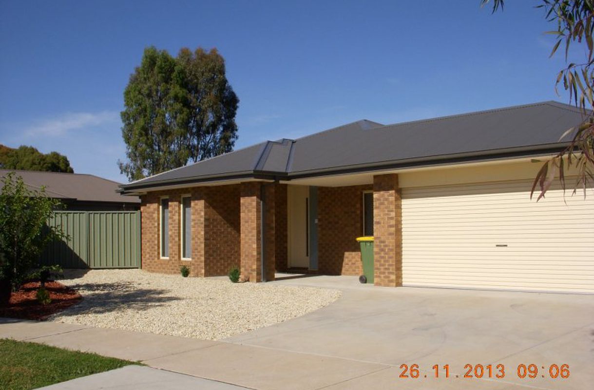 10 Village Court, Mansfield Clark & Co Real Estate