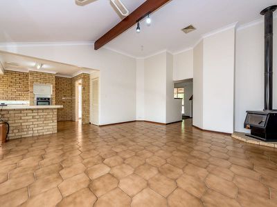 7 Wood Court , Leda