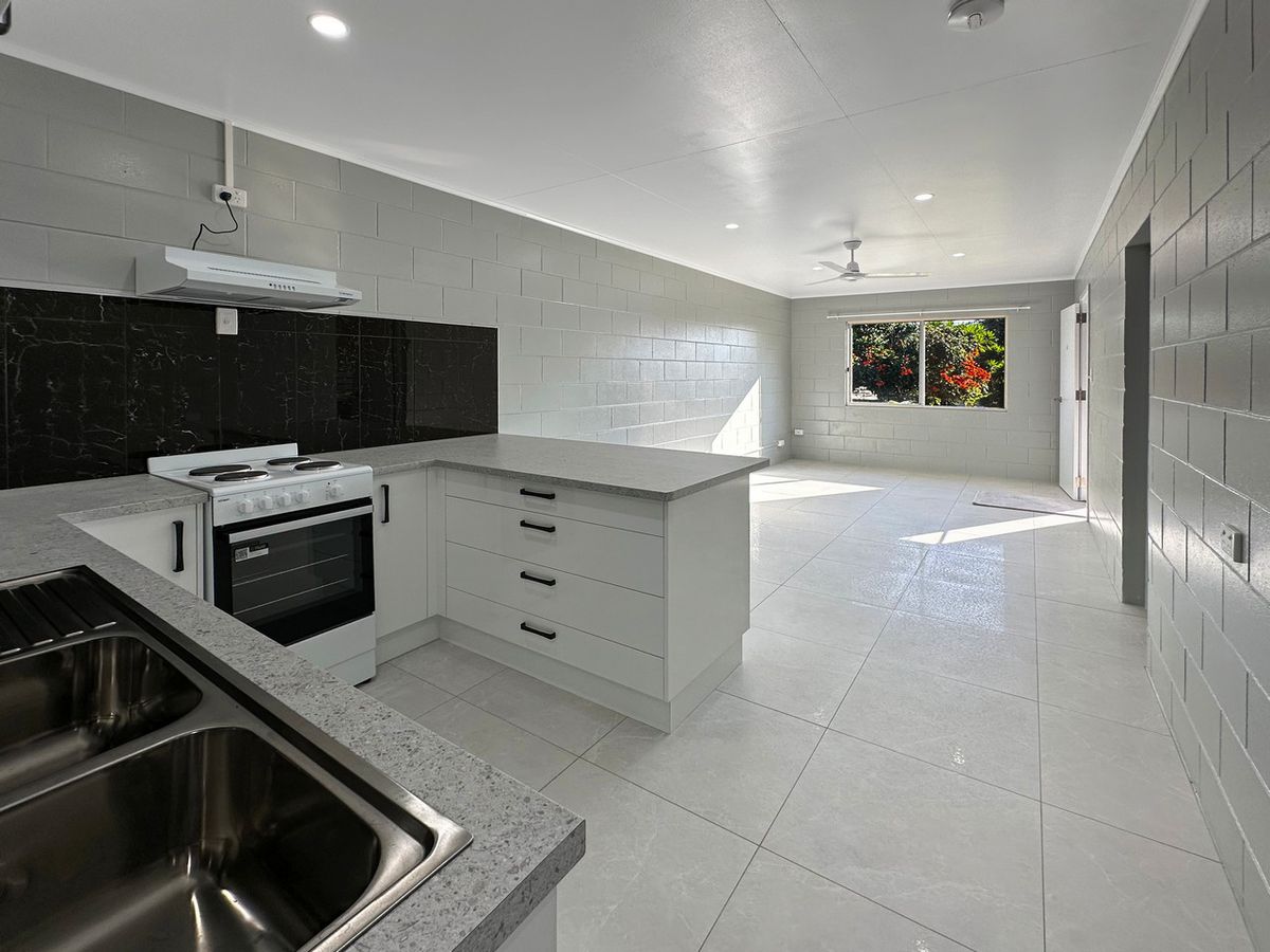 1 / 10 Second Avenue, Atherton
