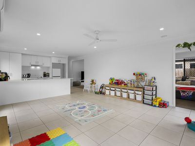 6 Fernwood Road, Morayfield
