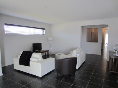 2-4 Casey Grove, Leopold