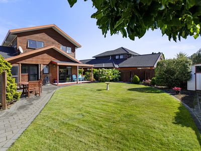 28 De Menech Grove, Avalon