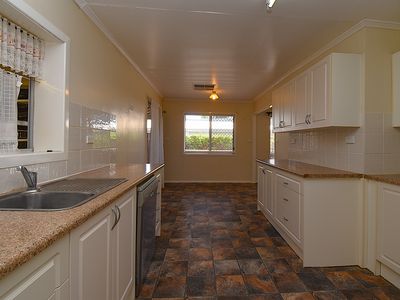 145 Wren Street, Longreach