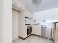 27 / 10 Grand Pde , Kawana Island