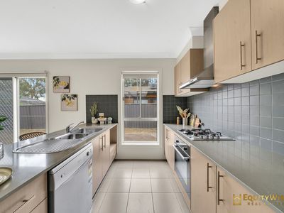 11 Murrumbidgee Street, Manor Lakes