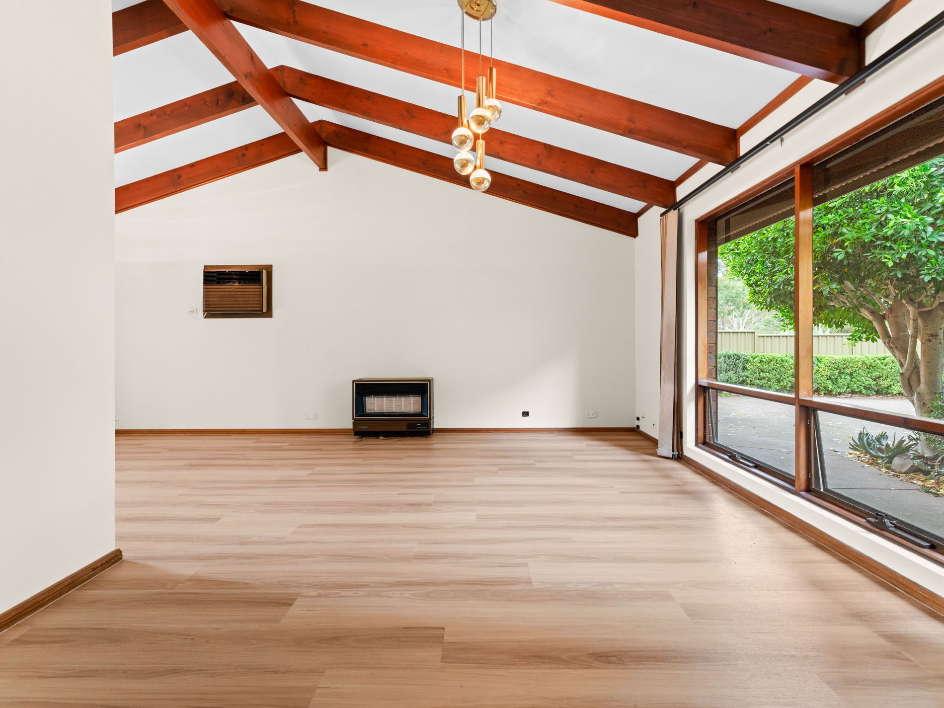 1077 Lower North East Road, Highbury