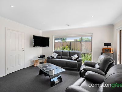 2 / 60 Tanner Street, Breakwater