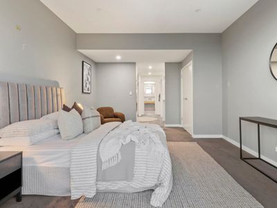 712 / 1-2 Tarni Court, New Port