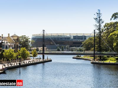 E5 (13)  /  88 Royal Street, East Perth