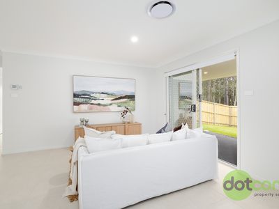 2 / 12 Aurora Way, Chisholm