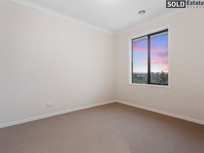 24  Revelwood Way, Clyde North