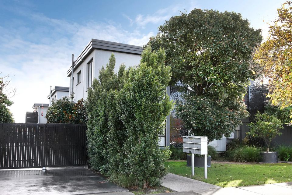 5 / 7 Burns Avenue, Clayton South