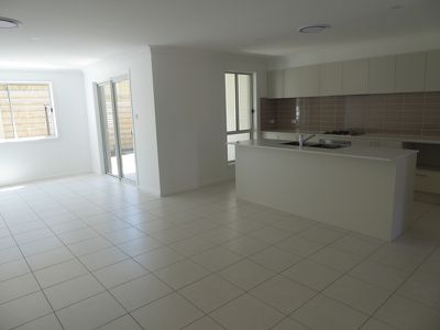 37 Highland Close, Macquarie Links