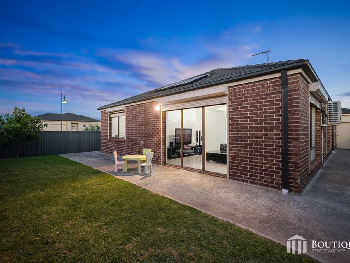 42 Kindred Avenue, Cranbourne North
