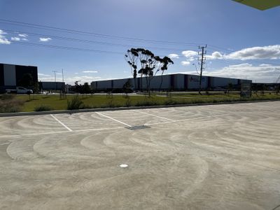 6 / 483B Dohertys Road,, Truganina