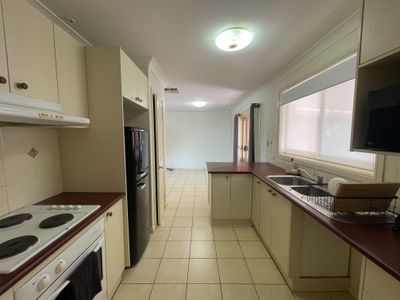 1 / 93 Twickenham Drive, Dubbo