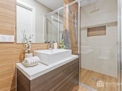 33 Amalfi Drive, Endeavour Hills