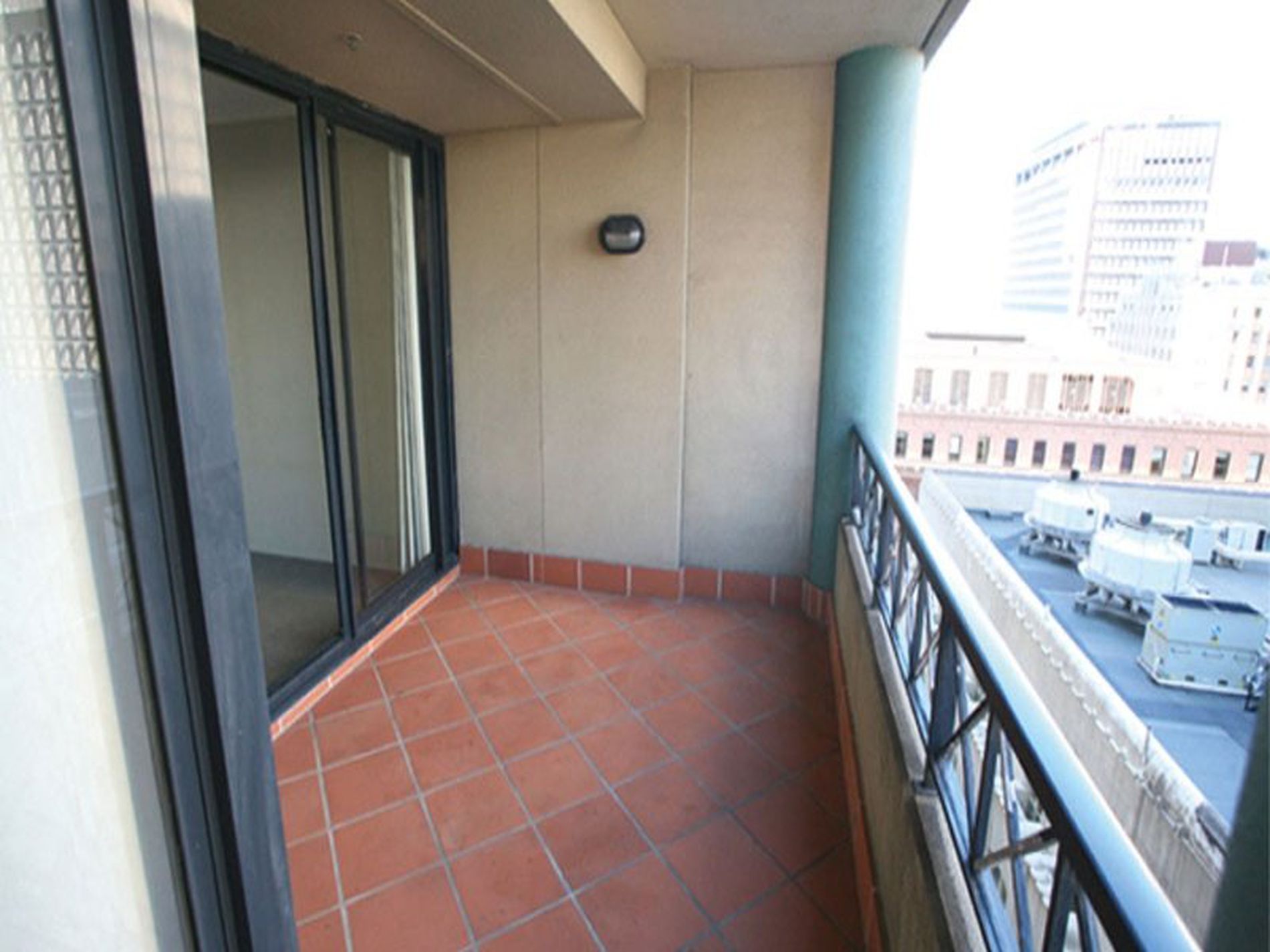 2002 / 1 Hosking Place, Sydney