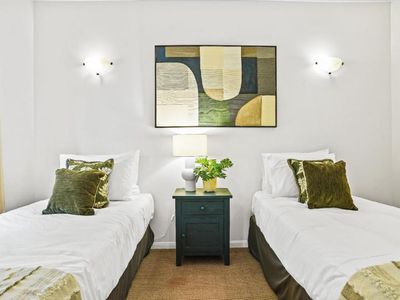 1114 / 2-10 Greenslopes Street, Cairns North