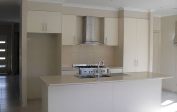 33 Grasslands Way, Officer