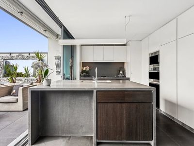 75 / 68 Sir John Young Crescent, Woolloomooloo