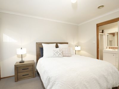 24 Charlton Crescent, Gordon