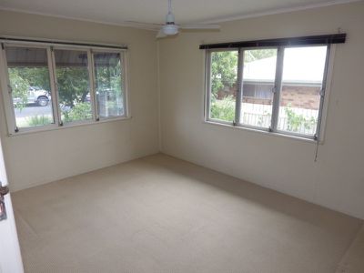 6 Walkers Lane, Booval