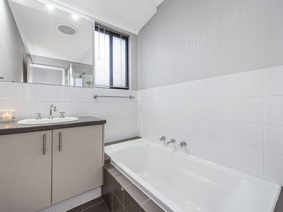 12 Holcombe Road, Warnbro