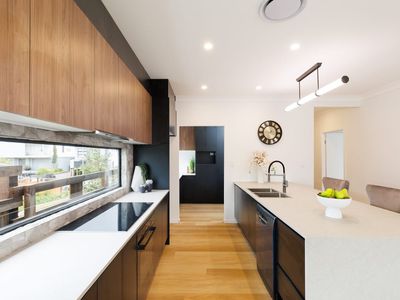 8 New York Way, Spring Mountain