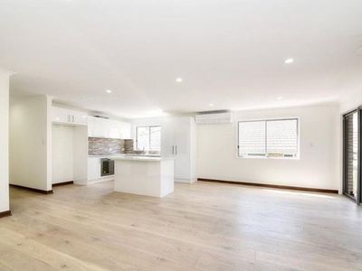 1 / 11 Bellagio Cres, Coomera