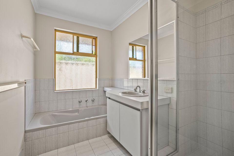 16 Frigate Close, Waikiki