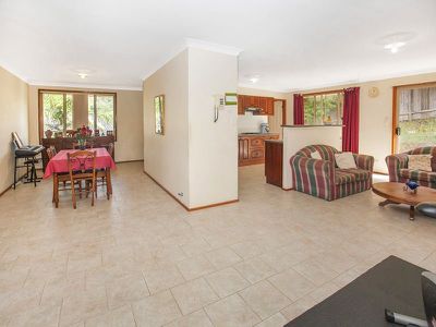 6 Sandalwood Road, Farmborough Heights