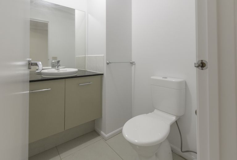 7 Waterstone Cove, Sanctuary Lakes