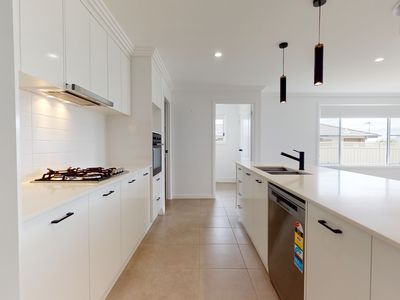64 Champagne Drive, Dubbo