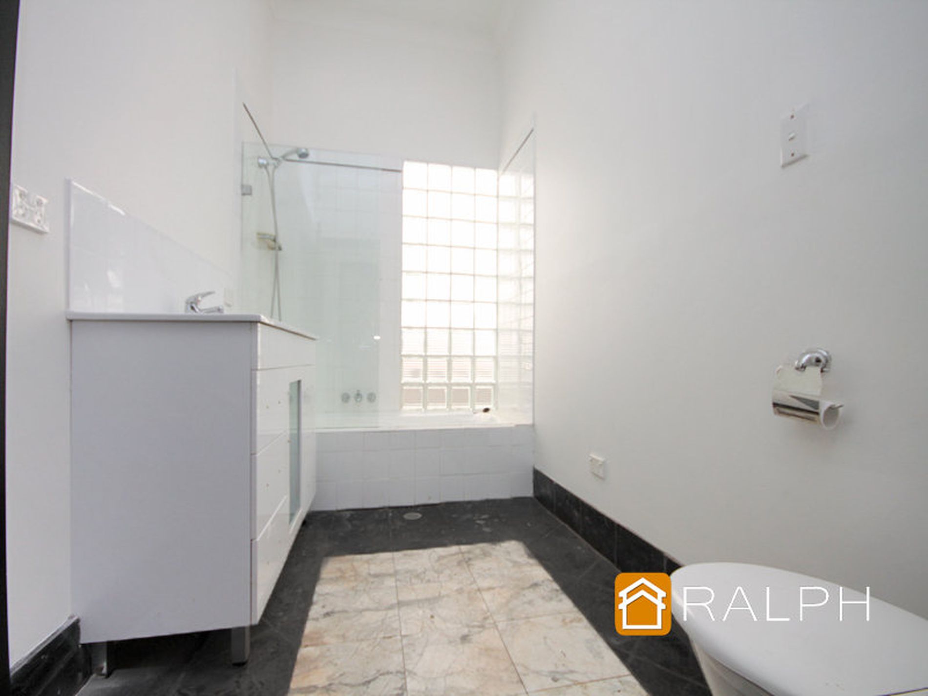 32 Canarys Road, Roselands