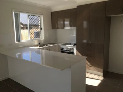 1 / 36 Marmoset Parade, Dakabin