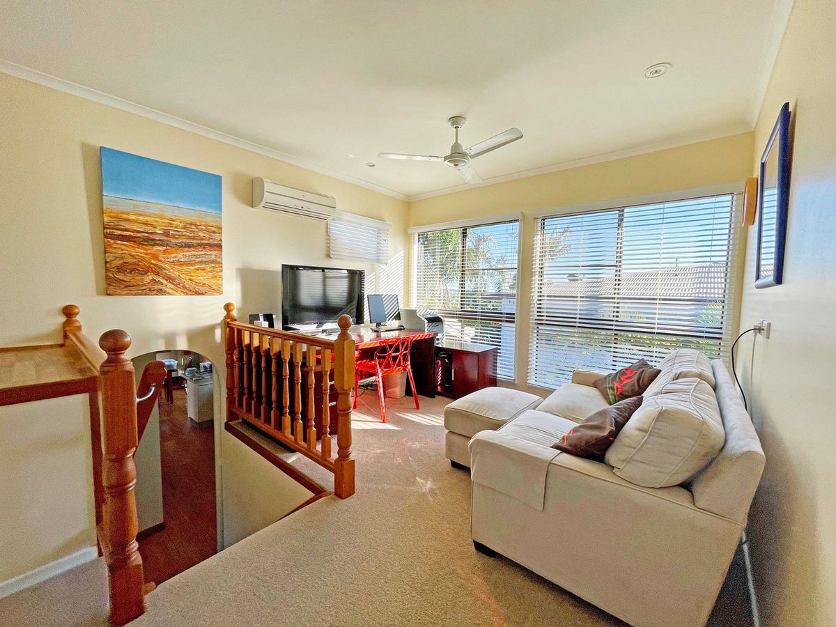 9 Tenth Avenue, Atherton