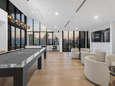 502 / 15 Cannes Avenue, Surfers Paradise