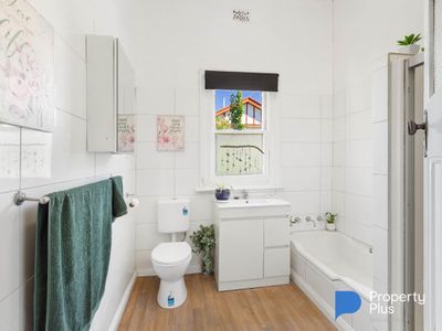 11 Peel Street, Charlton