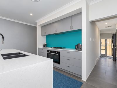 9 Pierrepoint Loop, Champion Lakes