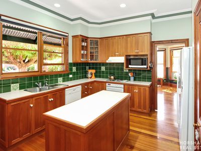 12 Farrar Avenue, Horsham