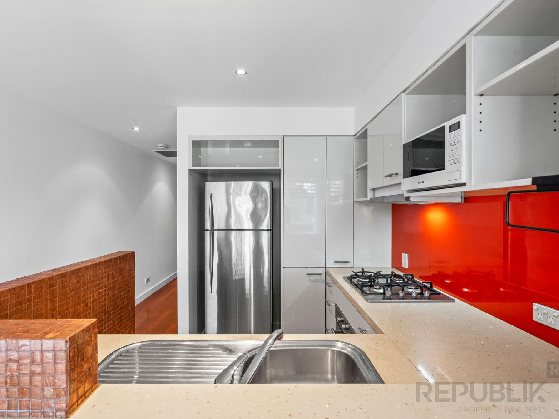 4 / 600 GLADES DRIVE, Robina