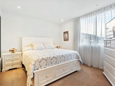 2 Sunset Avenue, Paradise Point