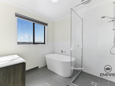 4 Bellavita Ave, Clyde