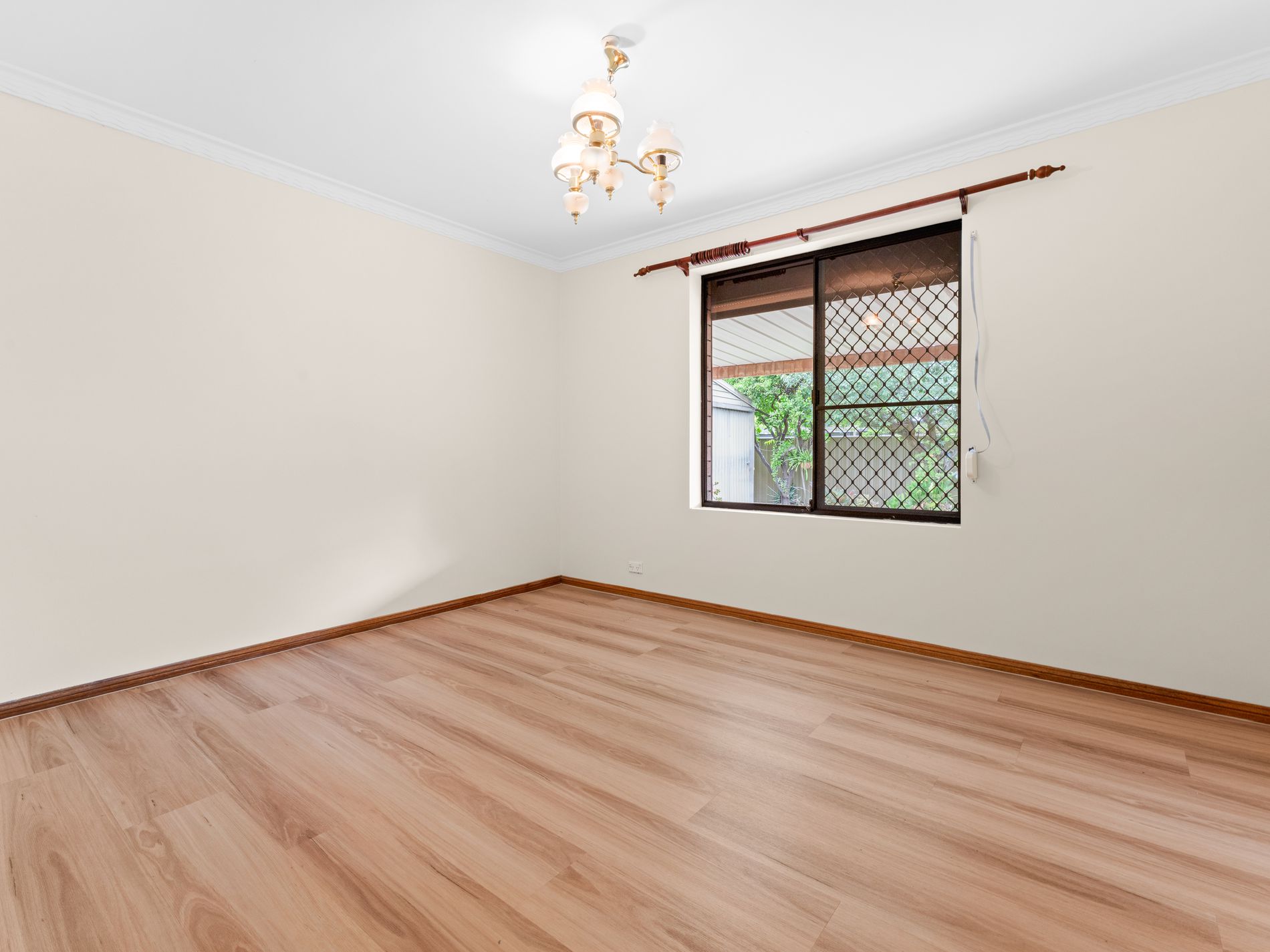 1077 Lower North East Road, Highbury