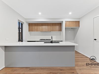 14 Labrador St, Clyde North