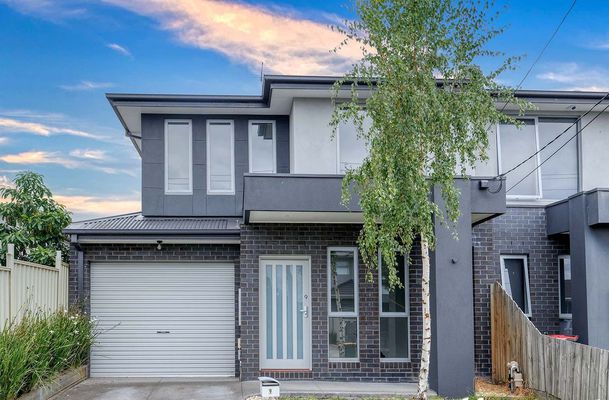 3 / 9 Boort Street, Dallas