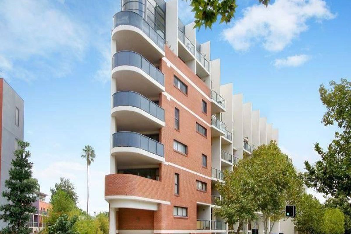 109W / 138 Carillon Avenue, Newtown